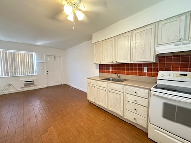 1942 Thomas St unit C, Hollywood, FL 33020 - photo 2