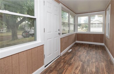 2414 Des Moines St, Des Moines, IA 50317 - photo 3