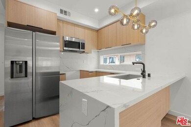 2001 Vista Del Mar St unit 4, Los Angeles, CA 90068 - photo 3