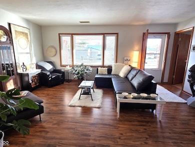 102 E Grant St, Waldron, IN 46182 - photo 2