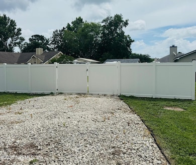 Double gate on side
