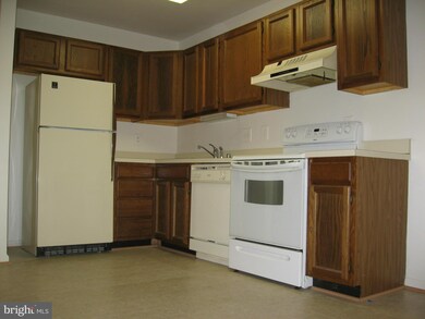 5700 Brewer House Cir, Rockville, MD 20852 - photo 6