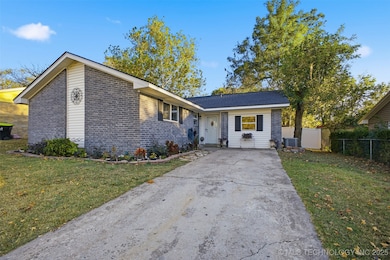 917 W 24th St, Ada, OK 74820 - photo 2