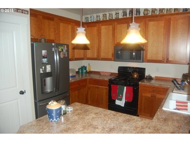 216 SE Hope Ct, Sheridan, OR 97378 - photo 4