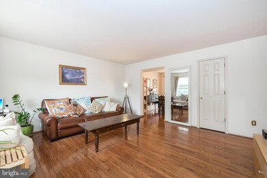 109 Runnymede Ct, Harleysville, PA 19438 - photo 2