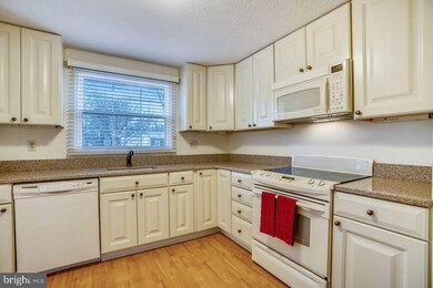 6397 Fairmead Ln, Columbia, MD 21045 - photo 5