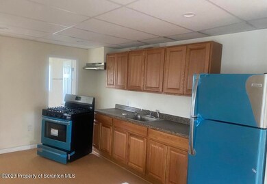 608 W Locust St, Scranton, PA 18504 - photo 4