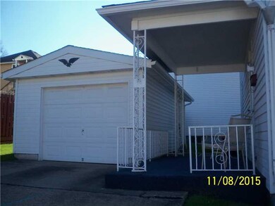 Parking Lot/Garage. GARAGE/CONERED PATIO