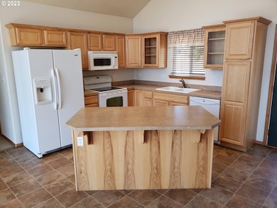 26330 SW Regia Dr, Sheridan, OR 97378 - photo 4