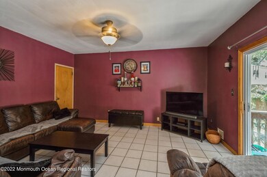 13_9MapleSt_3_FamilyRoom_HiRes