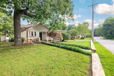 779 James Blvd, Signal Mountain, TN 37377 - photo 2