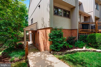 2113 Old Landing Way unit 16-1, Woodbridge, VA 22191 - photo 2