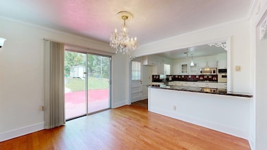 Diningroom with Sliding Door