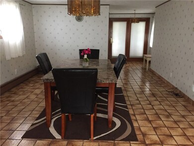 Dining room  with door to screen room.