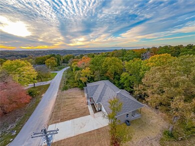 31 Chaucer Dr, Bella Vista, AR 72714 - photo 2