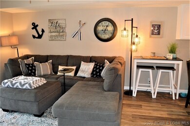 Fun and tasteful lake decor