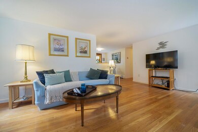 014-photo-living-room-8402864