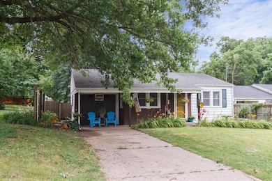 1039 65th St, Windsor Heights, IA 50324 - photo 2