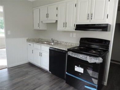 2609 Goble Dr, Lorain, OH 44055 - photo 3