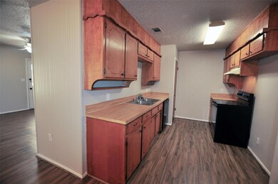 110 Hall St, Weatherford, TX 76088 - photo 5