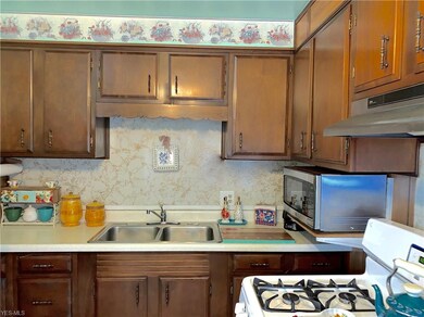 Kitchen comes with appliances