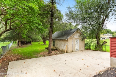 1927 Willow Park Rd, Bethlehem, PA 18020 - photo 3