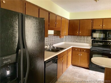 587 Winding Creek Rd unit D, Fayetteville, NC 28305 - photo 6