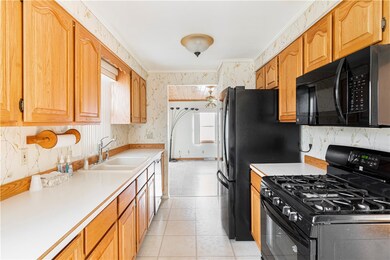 66 Bayberry Rd, Woonsocket, RI 02895 - photo 3