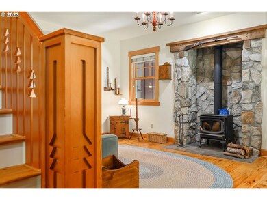 Living Room/Entrance