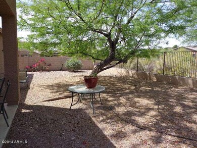 Back yard with view fence 4
