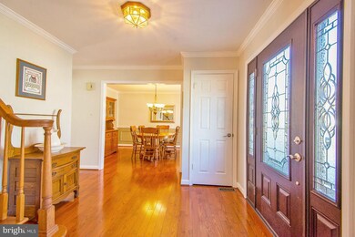 5558 Queen Victoria Ct, Burke, VA 22015 - photo 3