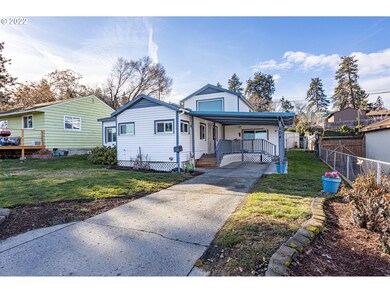 604 W 16th St, the Dalles, OR 97058 - photo 2