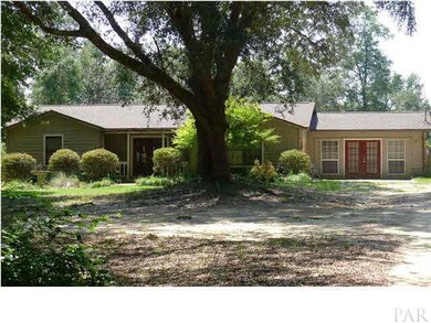 Front yard with gorgeous oak trees...