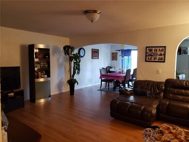 9808 Ashburn Lake Dr, Tampa, FL 33610 - photo 2