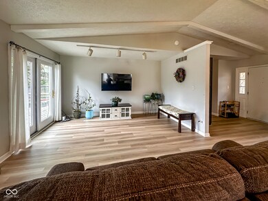 12930 River Grove Dr, Columbus, IN 47203 - photo 5