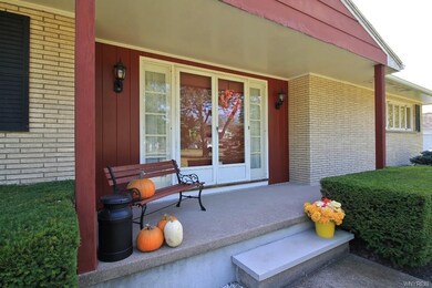 DOUBLE ENTRY FRONT ENTRANCE WAY WELCOMES YOU HOME