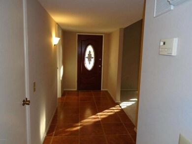 BEAUTIFUL FOYER