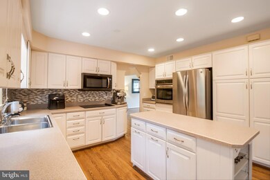 13656 Spinning Wheel Dr, Germantown, MD 20874 - photo 5