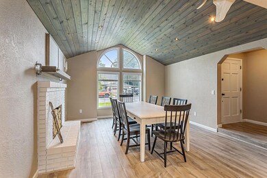 901 Pittview Ct, Central Point, OR 97502 - photo 4