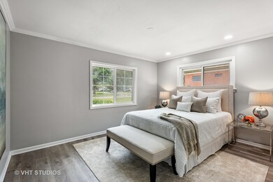 1318 E Evergreen St, Wheaton, IL 60187 - photo 5