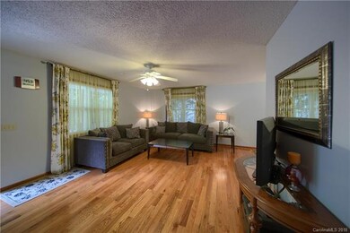 Entry way/living room