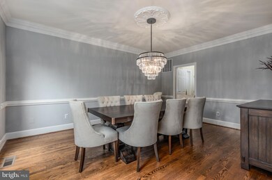 6845 Smithfield Ct, Centreville, VA 20120 - photo 7