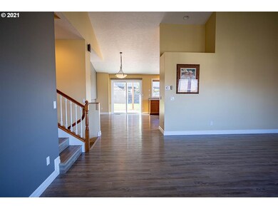 2606 E 10th St, the Dalles, OR 97058 - photo 7