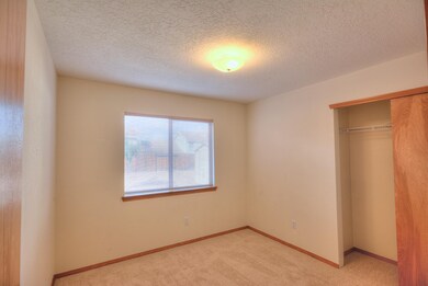 1020 Tessa Bed 1