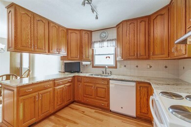 1427 Elmridge Dr, Cedar Falls, IA 50613 - photo 5