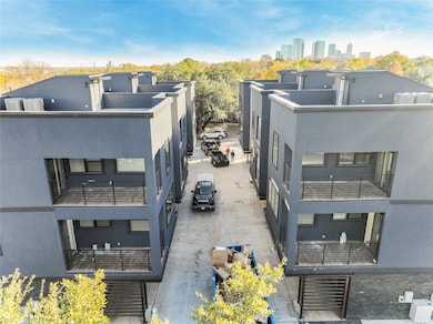 1105 Poindexter St unit B3, Fort Worth, TX 76102 - photo 2