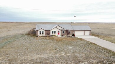 14917 Cochise St, Williston, ND 58801 - photo 2