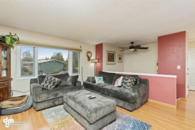 26-Living Room 20200903-DW-1121