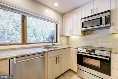 6710 Persimmon Tree Rd, Bethesda, MD 20817 - photo 7