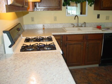 897 Shady Ct, Aurora, IL 60506 - photo 4